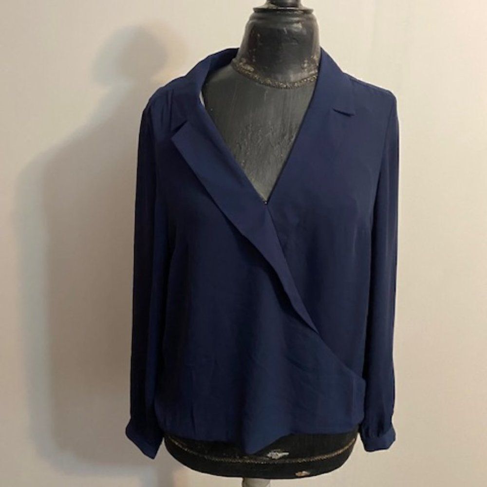 Daniel Rainn Navy Blue Hi-Lo blouse, size M